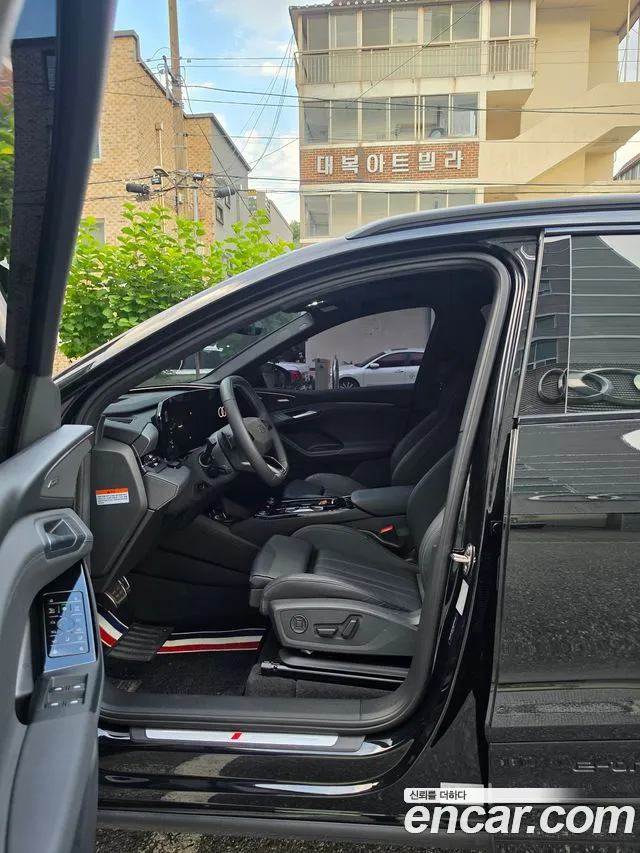 Audi Q6 e-tron — Фото автомобиля 7