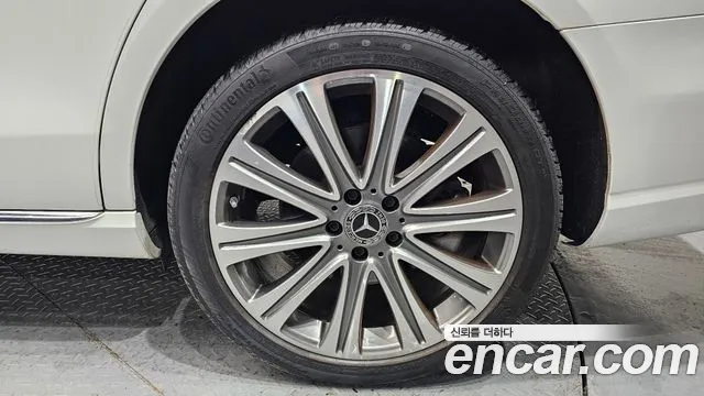 Mercedes-Benz E-Class — Фото автомобиля 21