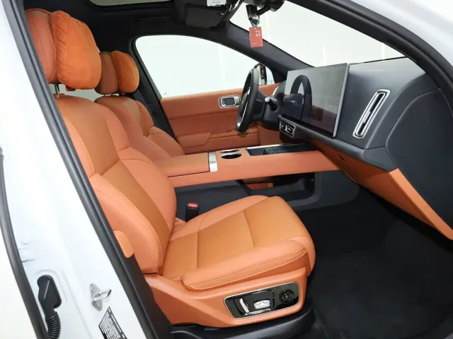 Li Auto L7 — Фото автомобиля 11