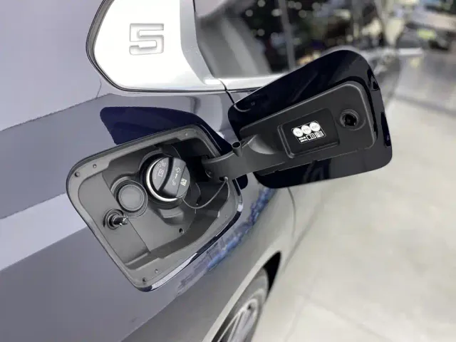 BMW 5 Series — Фото автомобиля 14