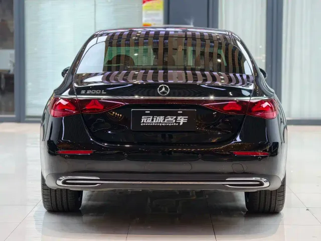 Mercedes-Benz E-Class — Фото автомобиля 10