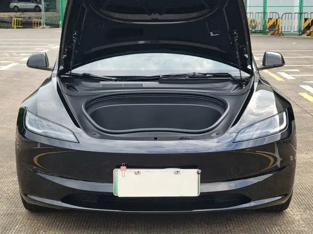 Tesla Model 3 — Фото автомобиля 5