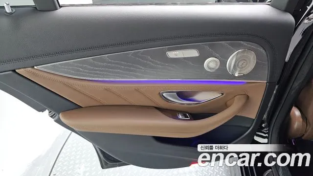 Mercedes-Benz E-Class — Фото автомобиля 22