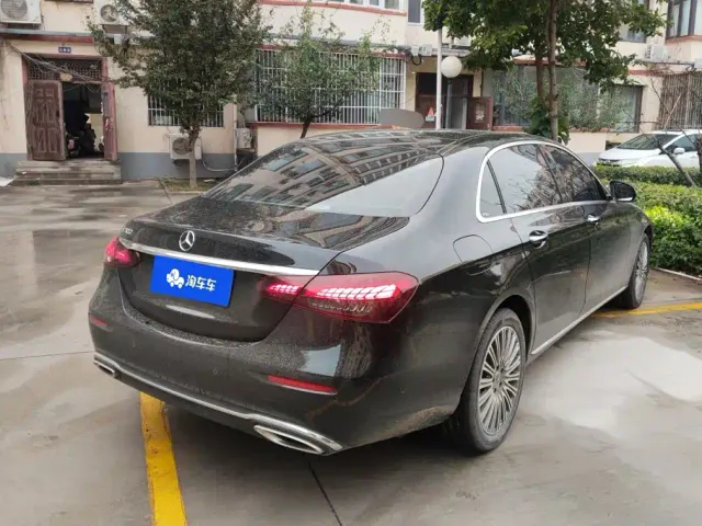 Mercedes-Benz E-Class — Фото автомобиля 3