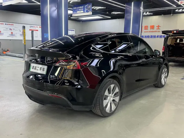 Tesla Model Y — Фото автомобиля 5
