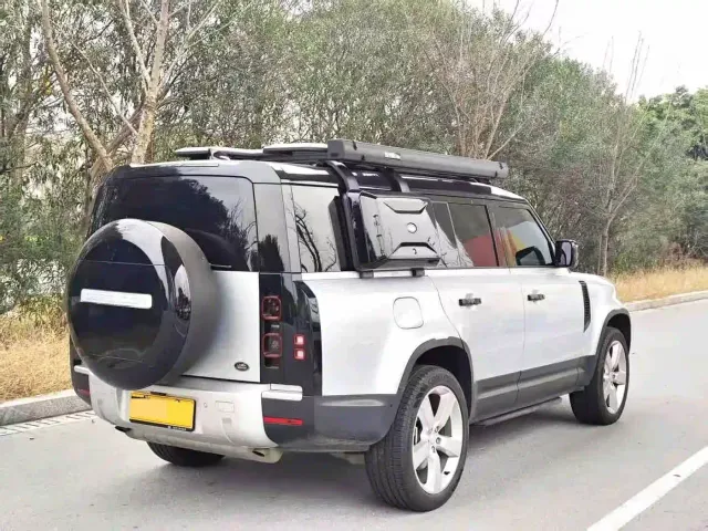 Land Rover Defender — Фото автомобиля 7