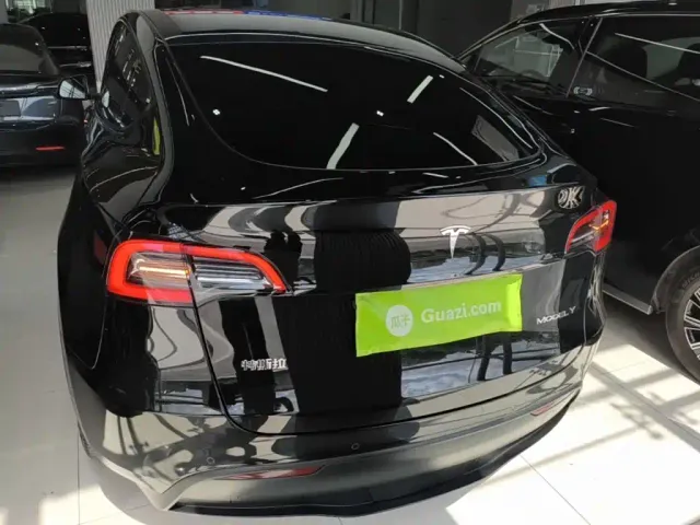 Tesla Model Y — Фото автомобиля 5