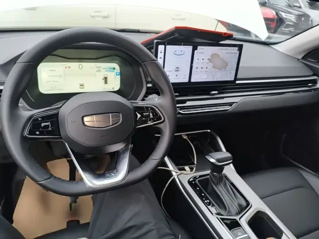 Geely Emgrand — Фото автомобиля 9