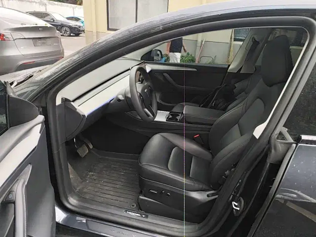 Tesla Model Y — Фото автомобиля 15