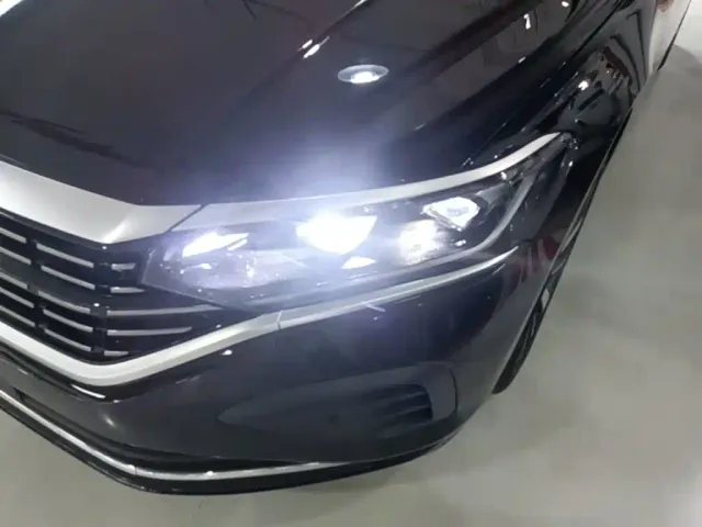 Volkswagen Passat — Фото автомобиля 14