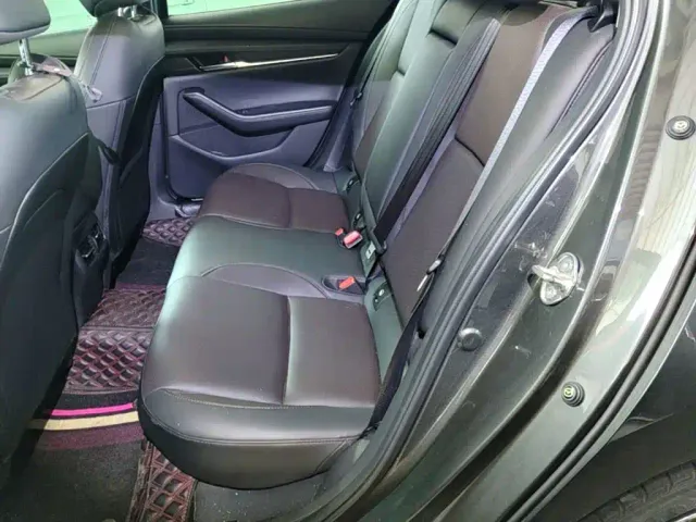 Mazda Axela — Фото автомобиля 16