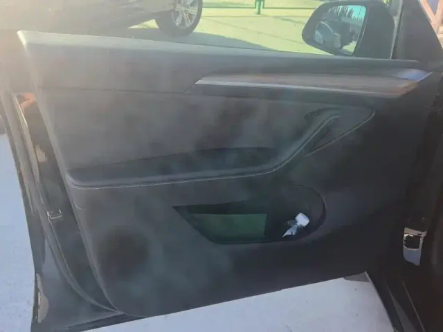 Tesla Model Y — Фото автомобиля 7