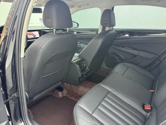 Volkswagen Passat — Фото автомобиля 8