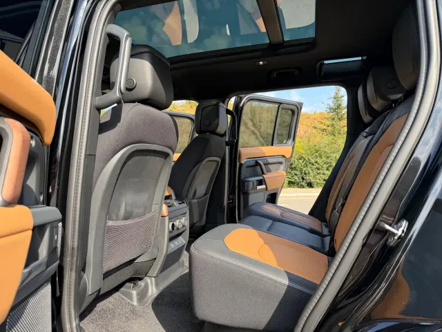 Land Rover Defender — Фото автомобиля 14