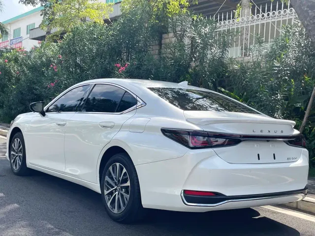 Lexus ES — Фото автомобиля 9
