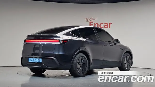 Фотография автомобиля — Tesla Model Y