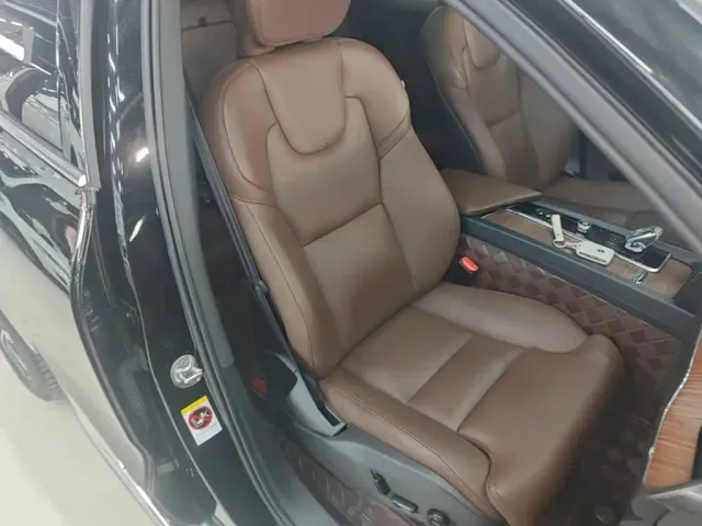 Volvo XC60 — Фото автомобиля 24