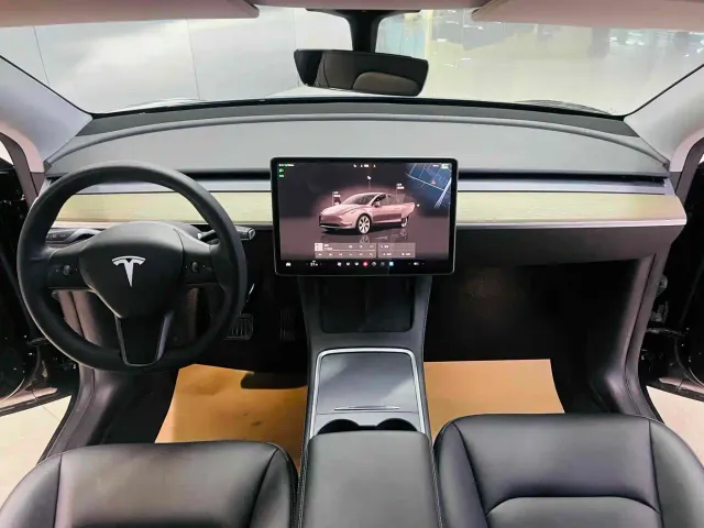 Tesla Model Y — Фото автомобиля 8
