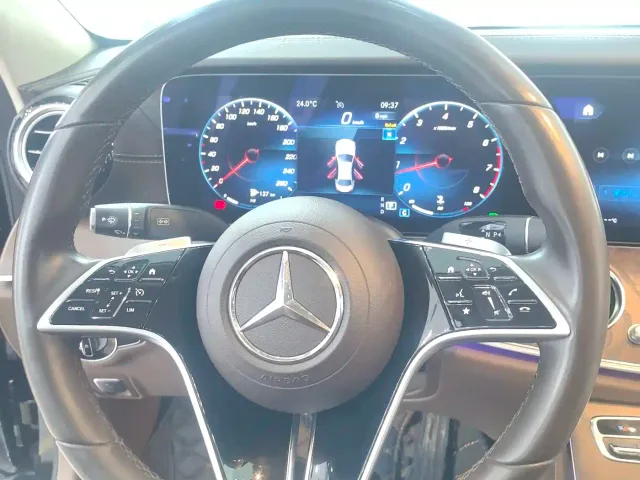 Mercedes-Benz E-Class — Фото автомобиля 18