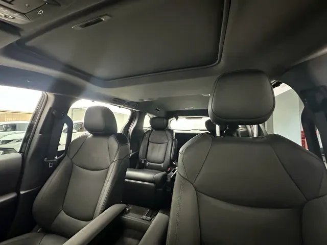 Toyota Sienna — Фото автомобиля 9