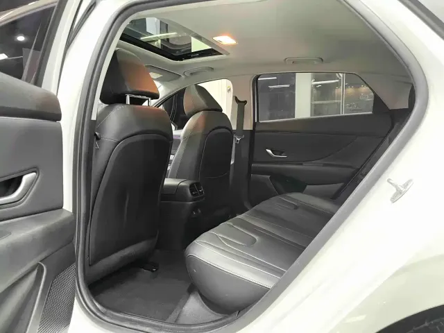 Hyundai Elantra — Фото автомобиля 7