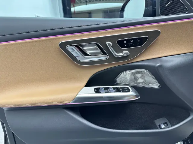 Mercedes-Benz E-Class — Фото автомобиля 20