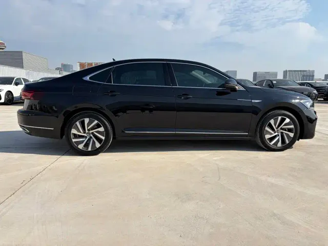 Volkswagen Passat — Фото автомобиля 5