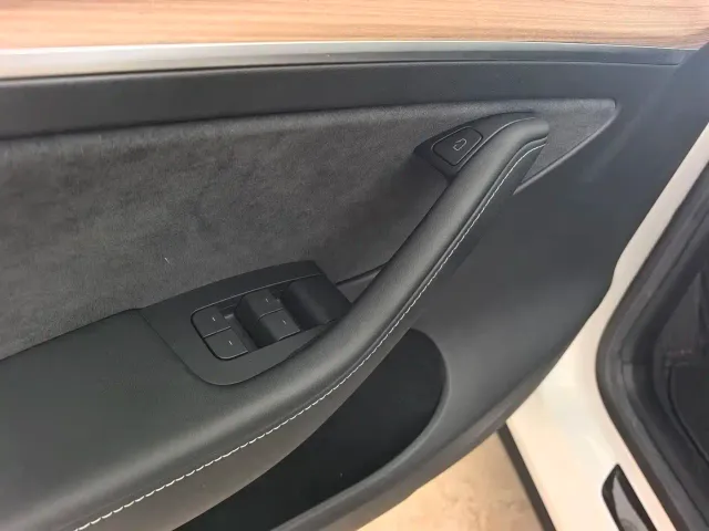 Tesla Model Y — Фото автомобиля 7