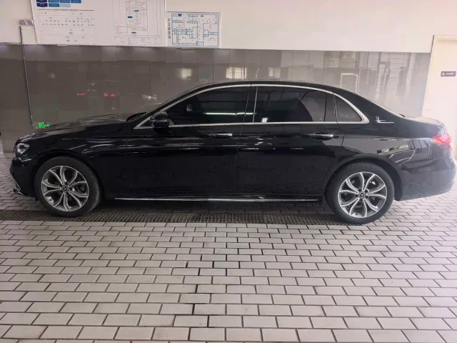 Mercedes-Benz E-Class — Фото автомобиля 2