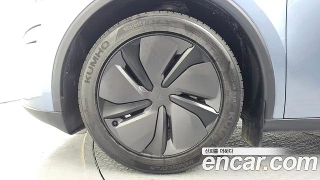 Tesla Model Y — Фото автомобиля 5