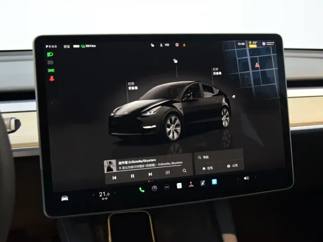 Tesla Model Y — Фото автомобиля 12