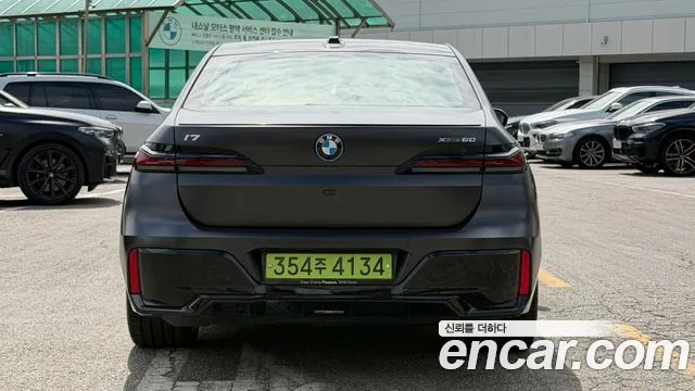 BMW i7 — Фото автомобиля 4