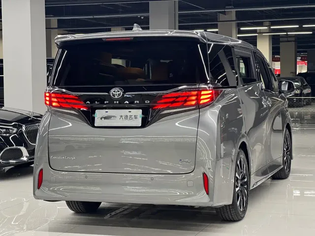 Toyota Alphard — Фото автомобиля 4