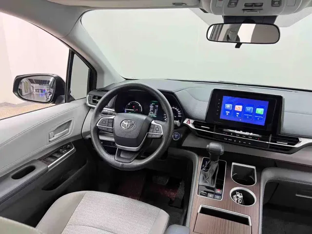 Toyota Sienna — Фото автомобиля 17