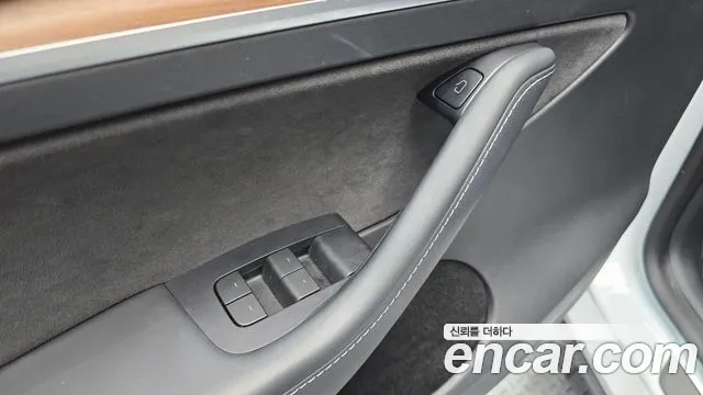 Tesla Model Y — Фото автомобиля 17