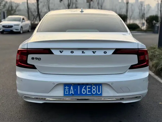 Volvo S90 — Фото автомобиля 5