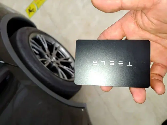 Tesla Model Y — Фото автомобиля 8