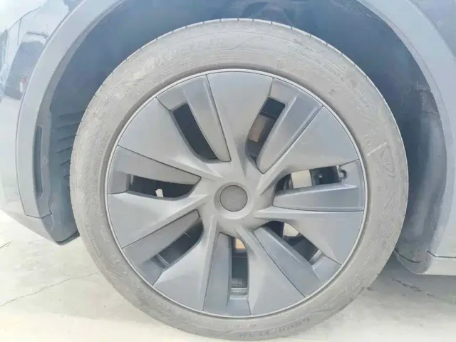 Tesla Model Y — Фото автомобиля 7