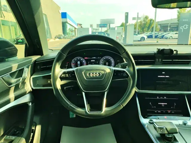Audi A6L — Фото автомобиля 10
