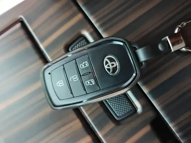 Toyota Sienna — Фото автомобиля 8