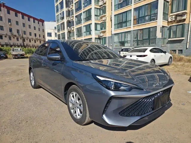 Roewe i5 — Фото автомобиля 3