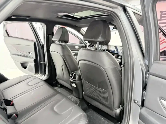 Hyundai Elantra — Фото автомобиля 15