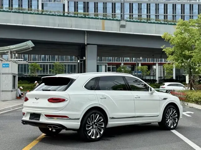 Bentley Bentayga — Фото автомобиля 7