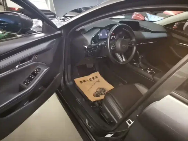 Mazda Axela — Фото автомобиля 15