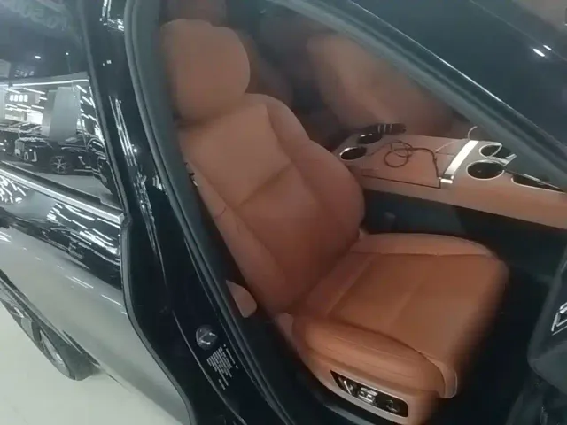 Li Auto L9 — Фото автомобиля 24