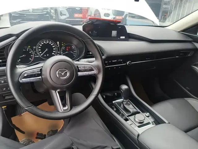 Mazda Axela — Фото автомобиля 9