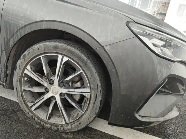 Geely Emgrand — Фото автомобиля 24