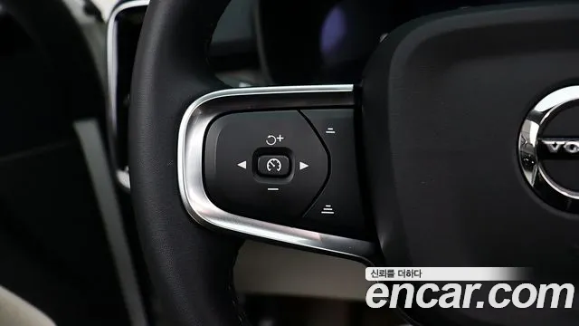 Volvo XC40 — Фото автомобиля 14