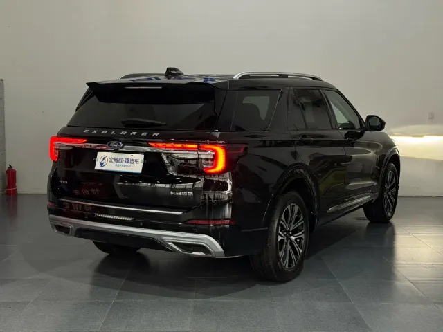 Ford Explorer — Фото автомобиля 6