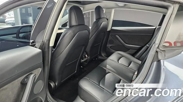 Tesla Model 3 — Фото автомобиля 18